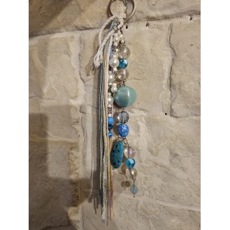 Tirkouaz key ring with light colour beads