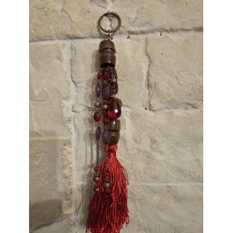 Chunky key ring dark brown with reds 