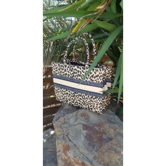 Large size tote bag with leopard print